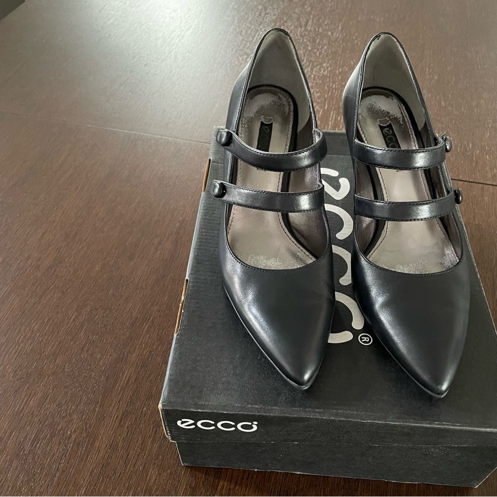 Ladies Leather Shoes by ECCO